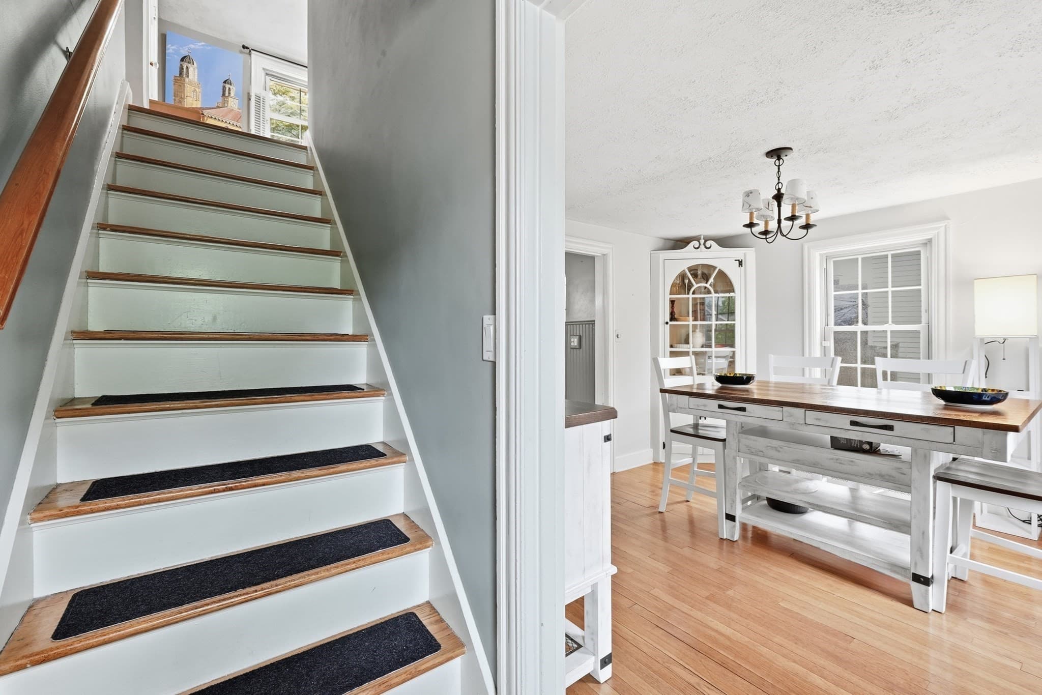 Single Family Residence at 154 Barnard Rd, Worcester MA 01605, photo 4 of 37