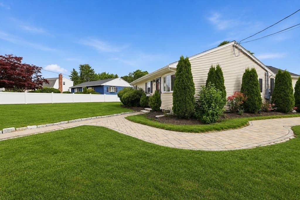 15 Riverside Ct, Norwood MA 02062 photo 4
