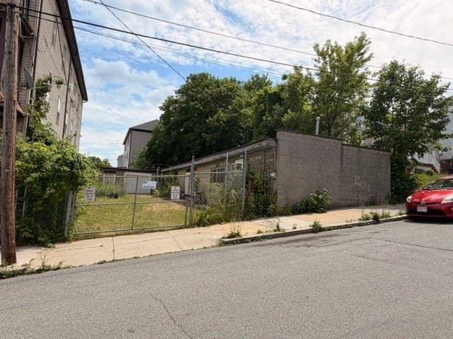 146 Lonsdale St, Fall River MA 02721
