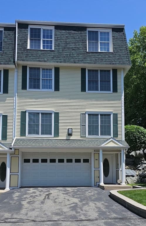 14 Dansereau Place # 14, Middleton MA 01949