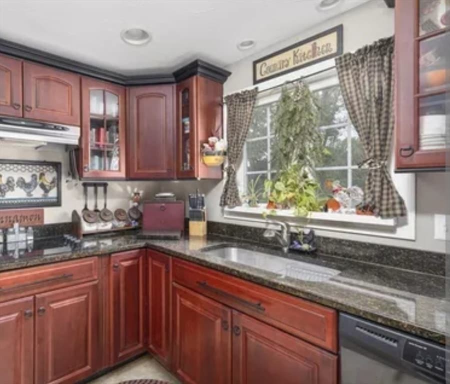 560 Allen Ave, North Attleboro MA 02760 photo 12