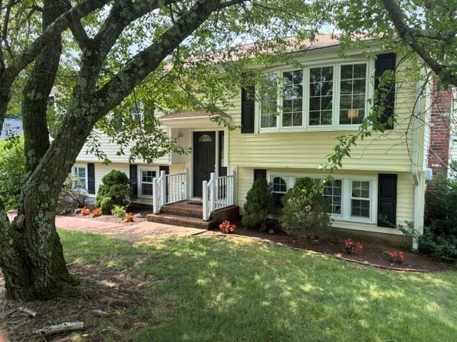 560 Allen Ave, North Attleboro MA 02760