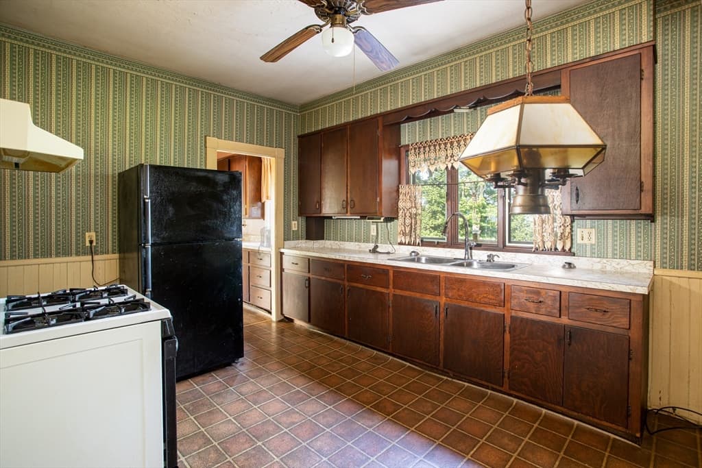888 Rock St, Fall River MA 02720 photo 16