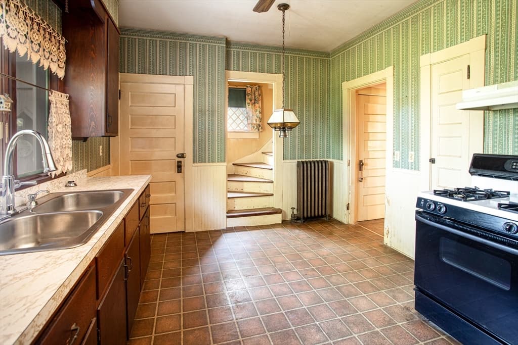 888 Rock St, Fall River MA 02720 photo 18