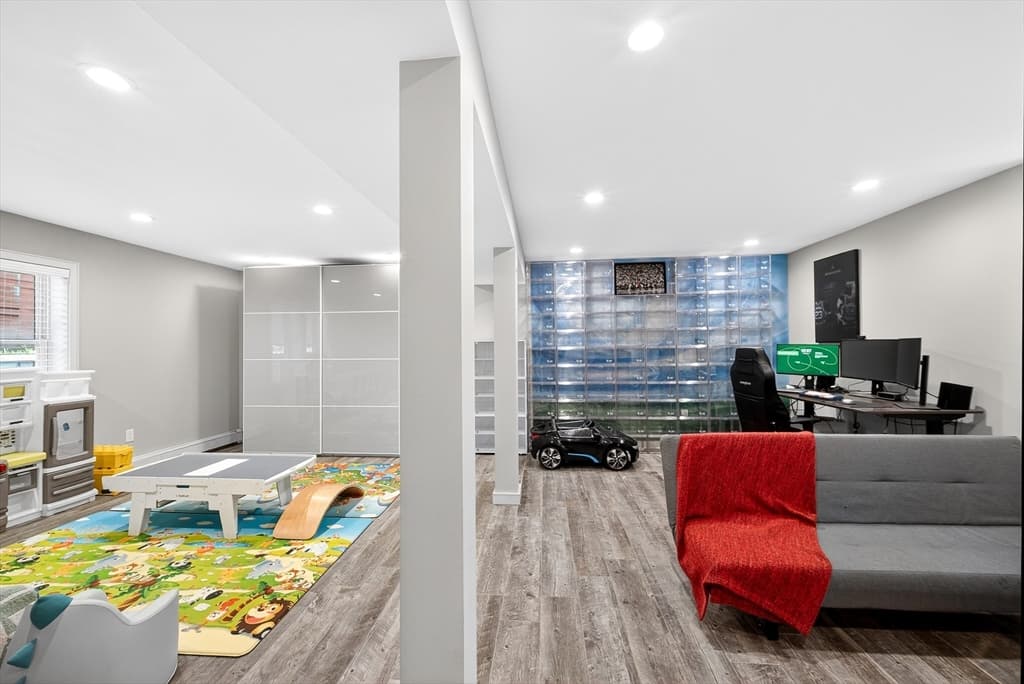 Condominium at 142 Edinboro St # 142, Newton MA 02460, photo 33 of 40
