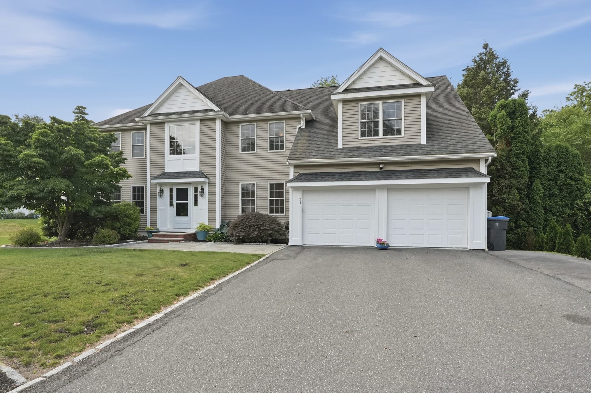 21 Manchester Pl, Natick MA 01760