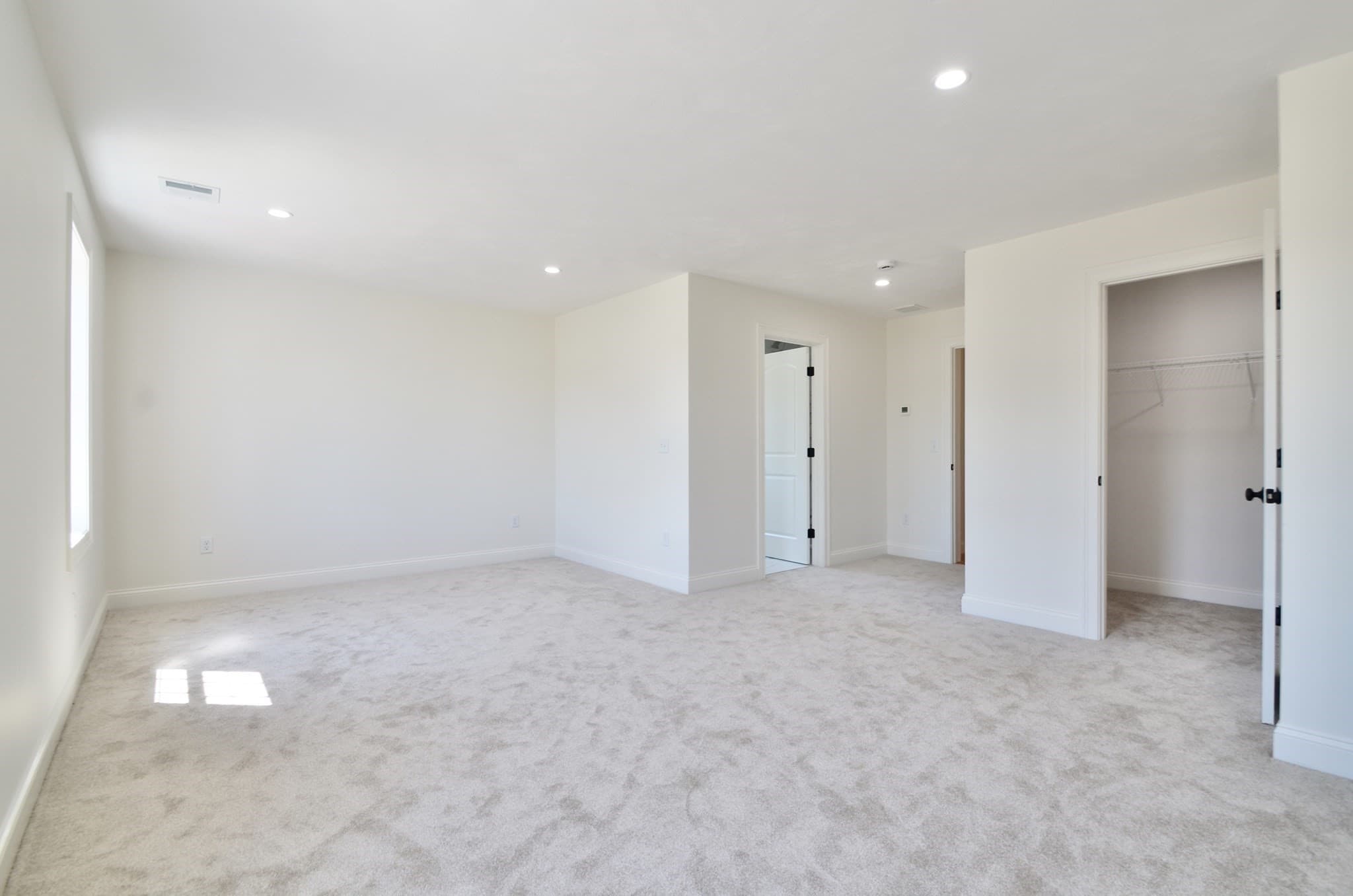 Single Family Residence at 19A Crownshield # 19A, Uxbridge MA 01569, photo 12 of 16