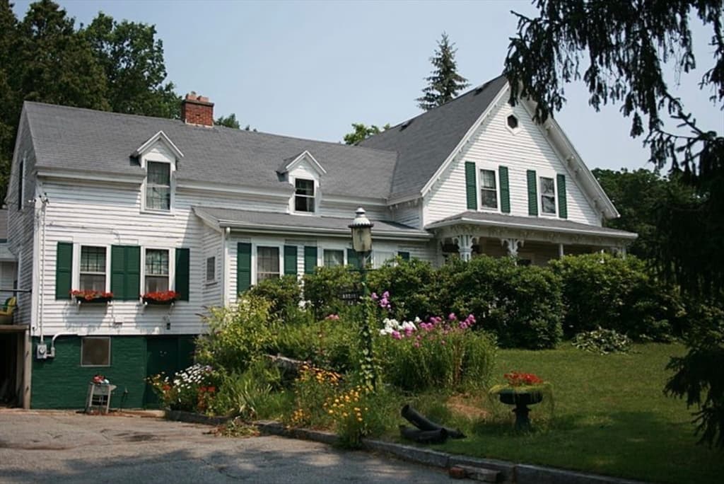 12 Nelson Pl, Worcester MA 01605 photo 2