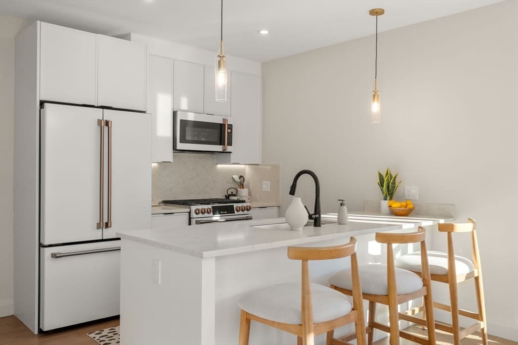 Condominium at 100 Lincoln Street # 304, Boston MA 02135, Boston, photo 5 of 26