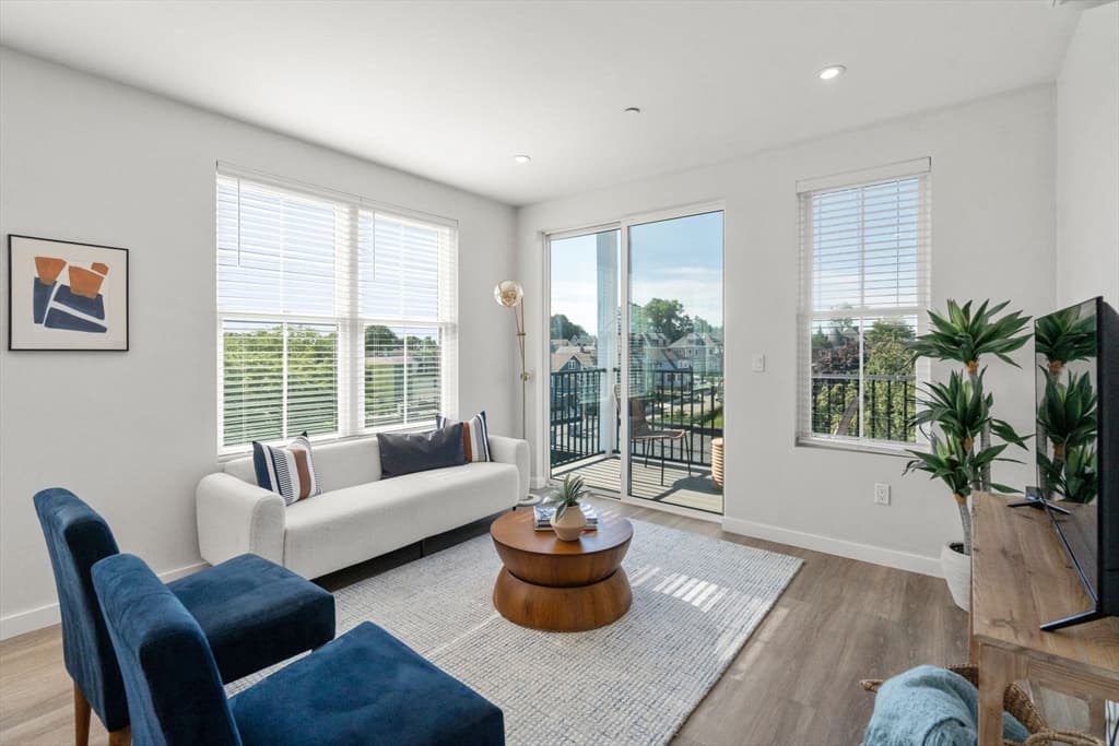 10 Somerset # 402, Winthrop MA 02152