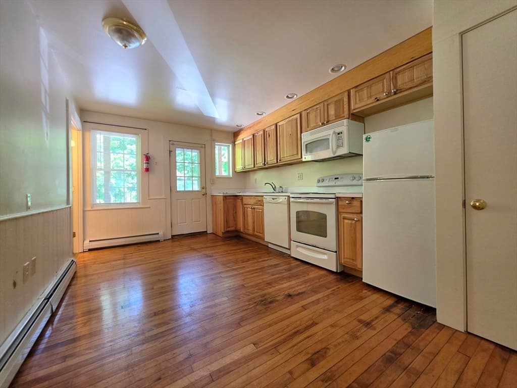 702-704 Main St, Amherst MA 01002 photo 16