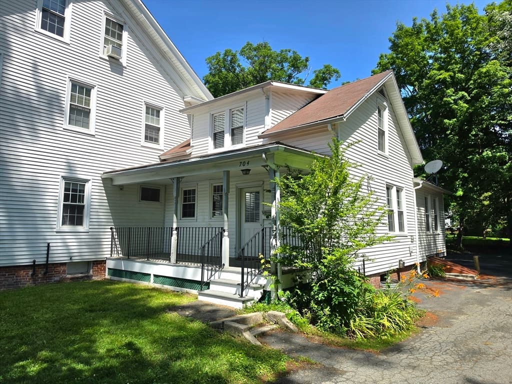 702-704 Main St, Amherst MA 01002 photo 3
