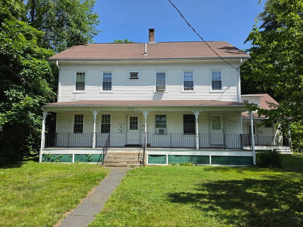 702-704 Main St, Amherst MA 01002