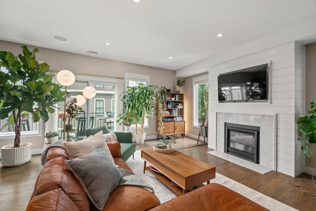 Condominium at 15 Wendeller St # 2, Boston MA 02127, Boston, photo 6 of 24