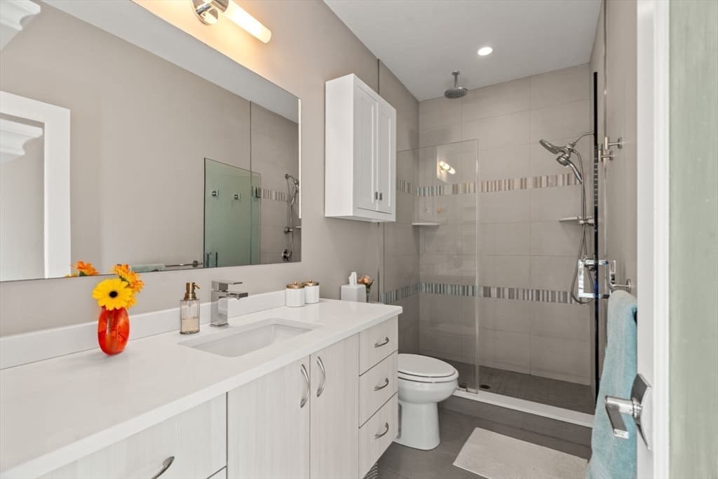 Condominium at 15 Wendeller St # 2, Boston MA 02127, Boston, photo 16 of 24