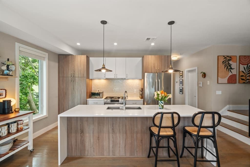 Condominium at 15 Wendeller St # 2, Boston MA 02127, Boston, photo 12 of 24