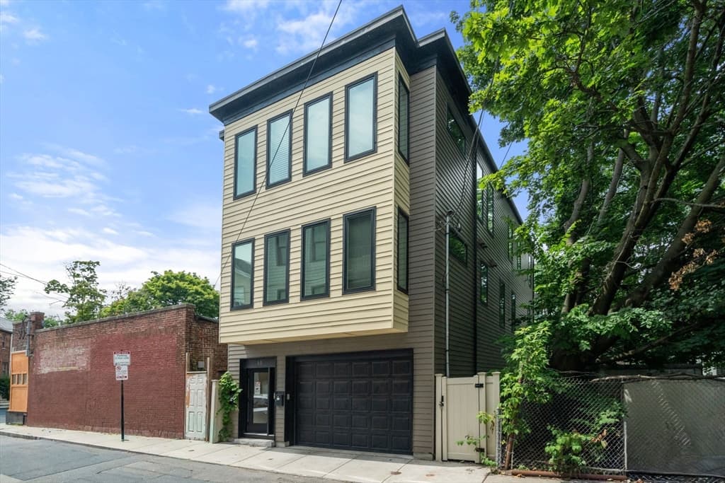 15 Wendeller St # 2, Boston MA 02127
