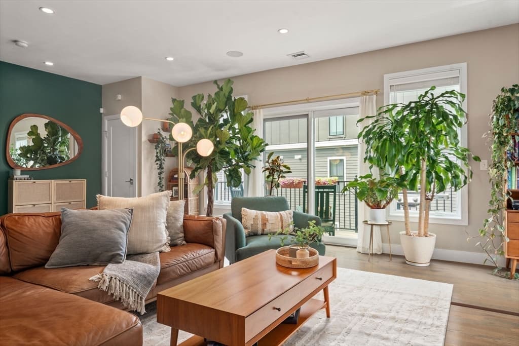 Condominium at 15 Wendeller St # 2, Boston MA 02127, Boston, photo 5 of 24