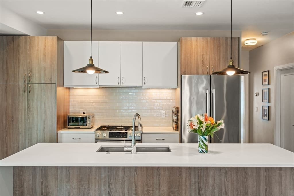 Condominium at 15 Wendeller St # 2, Boston MA 02127, Boston, photo 10 of 24