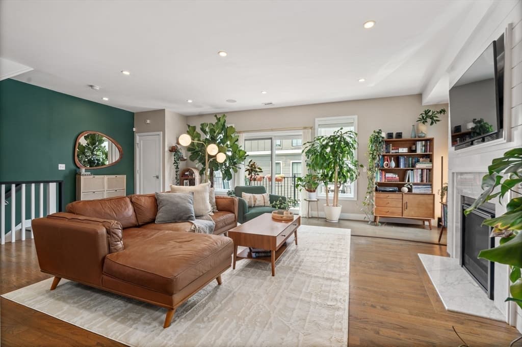 Condominium at 15 Wendeller St # 2, Boston MA 02127, Boston, photo 4 of 24