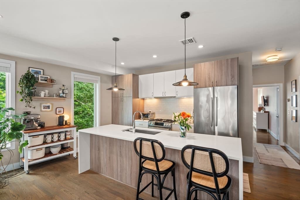 Condominium at 15 Wendeller St # 2, Boston MA 02127, Boston, photo 8 of 24