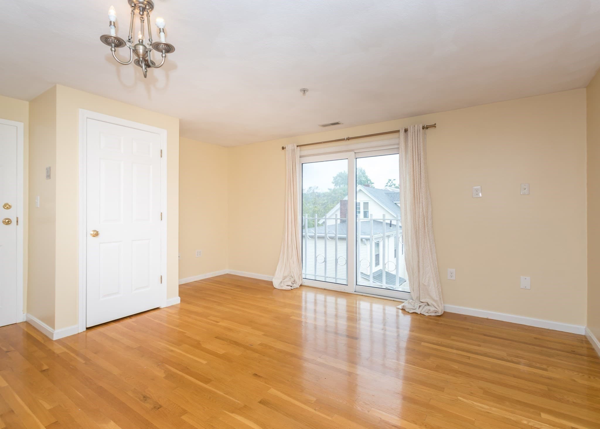Condominium at 10 Middle Street Ct # 7, Waltham MA 02451, Waltham, photo 6 of 16