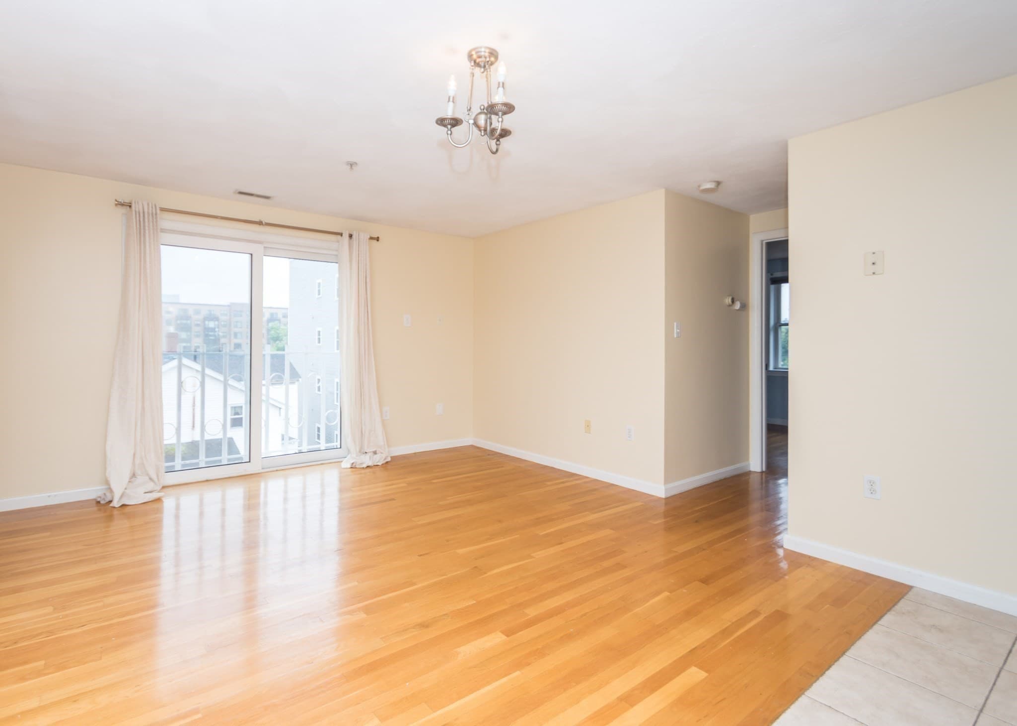 Condominium at 10 Middle Street Ct # 7, Waltham MA 02451, Waltham, photo 5 of 16