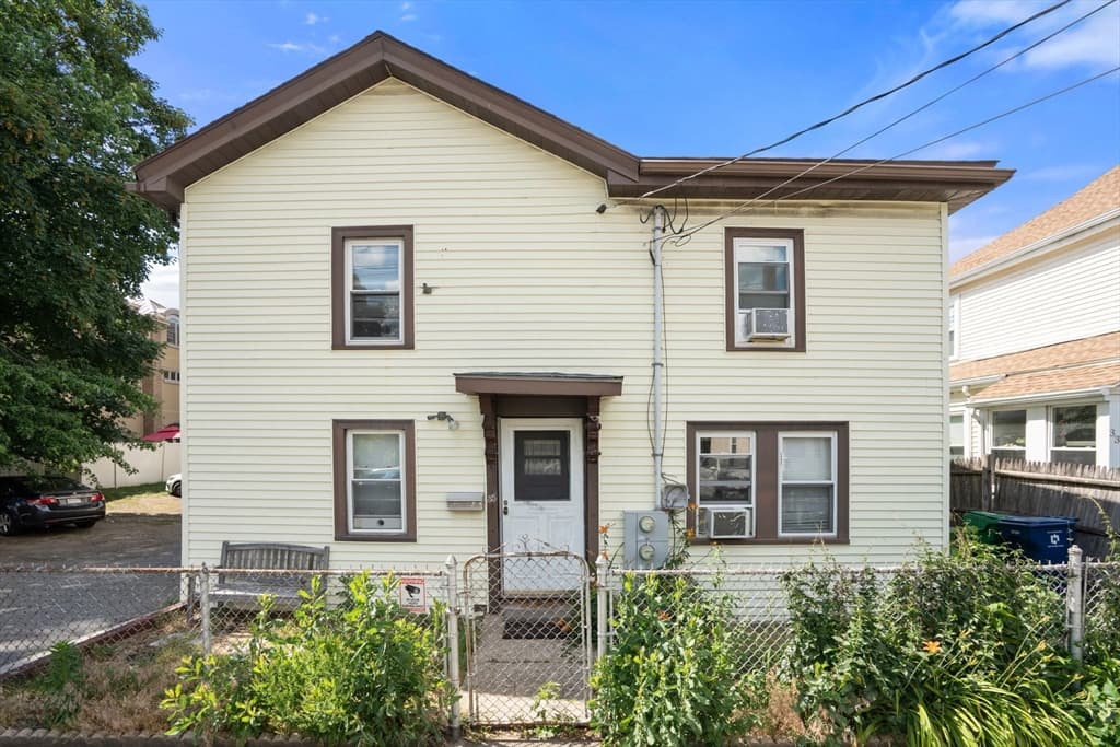 35 Middle St, Newton MA 02458