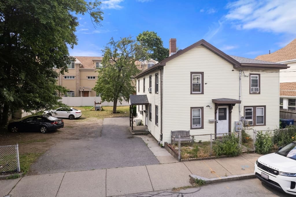 35 Middle St, Newton MA 02458 photo 4
