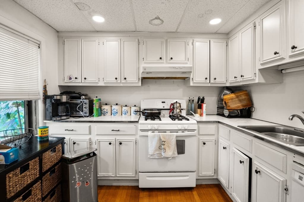 35 Middle St, Newton MA 02458 photo 8