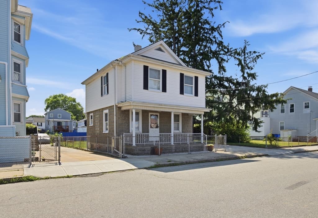 27 Johnson St, Fall River MA 02723