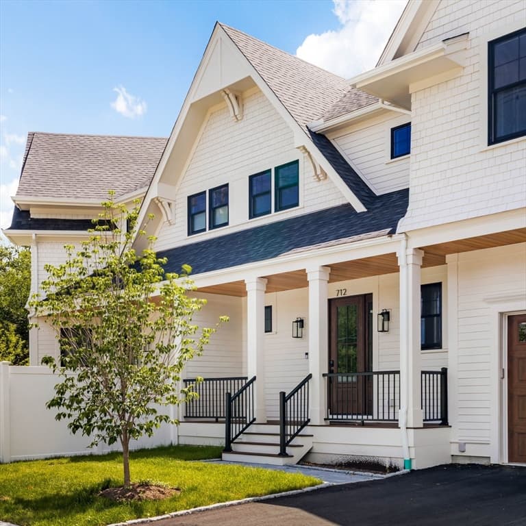 Condominium at 712 Watertown St # 712, Newton MA 02460, Newton, photo 2 of 32