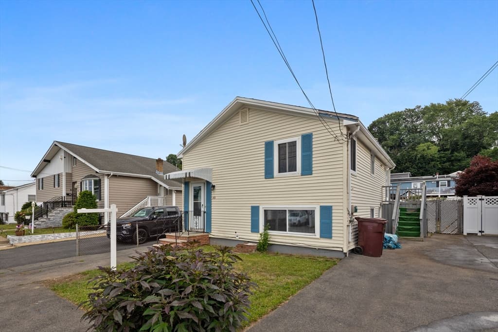 105 Oakwood Ave, Revere MA 02151