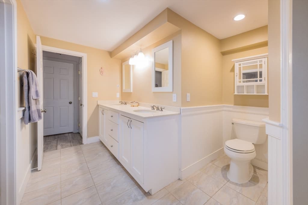 Single Family Residence at 2 Compton Ct, Plymouth MA 02360, Plymouth, photo 23 of 41