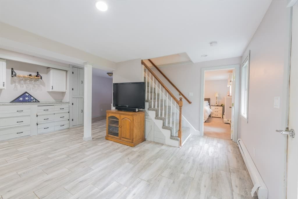 Single Family Residence at 2 Compton Ct, Plymouth MA 02360, Plymouth, photo 27 of 41