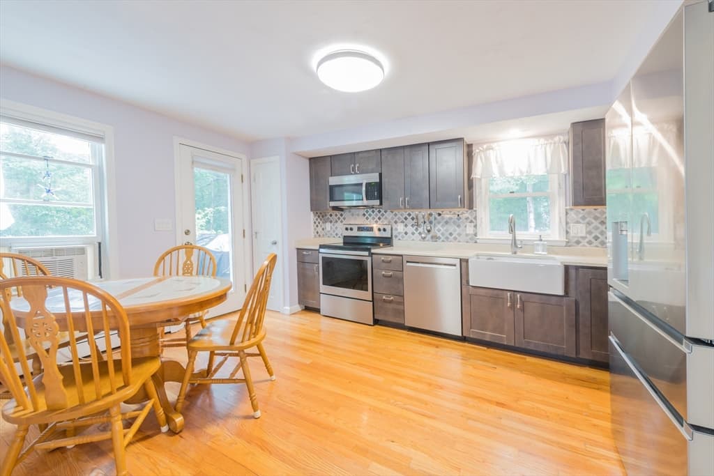 Single Family Residence at 2 Compton Ct, Plymouth MA 02360, Plymouth, photo 6 of 41