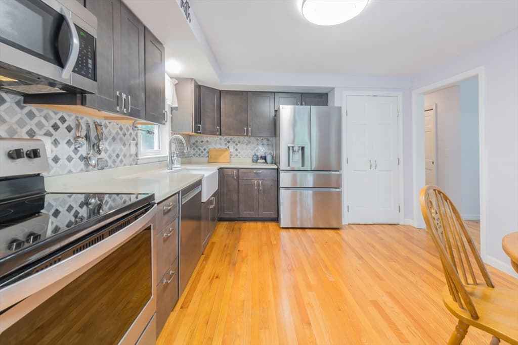 Single Family Residence at 2 Compton Ct, Plymouth MA 02360, Plymouth, photo 5 of 41