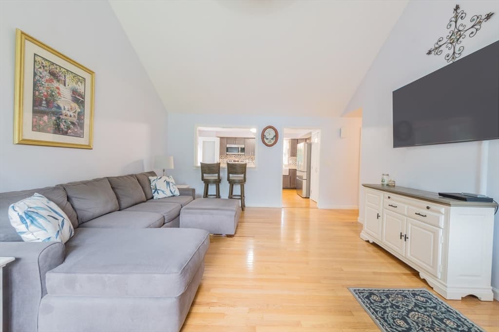 Single Family Residence at 2 Compton Ct, Plymouth MA 02360, Plymouth, photo 8 of 41