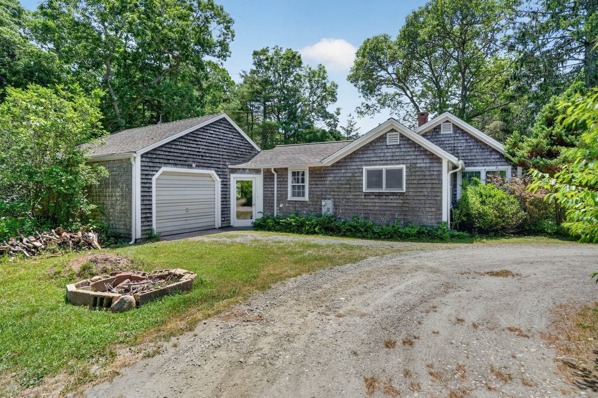 Single Family Residence at 132 South Rd, Chilmark MA 02535, photo 3 of 34