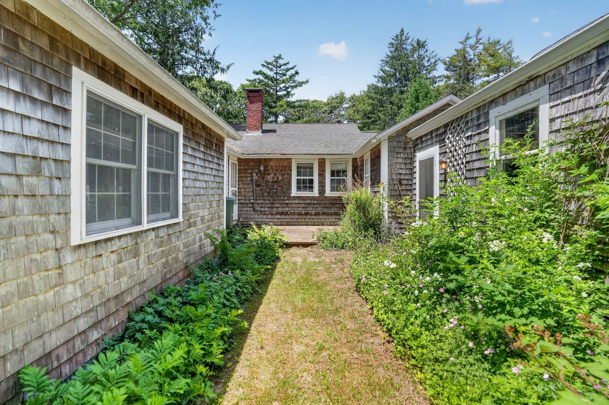 Single Family Residence at 132 South Rd, Chilmark MA 02535, photo 4 of 34