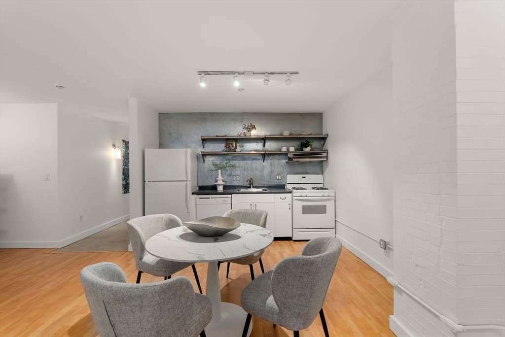 Condominium at 42 Chauncy Street # 4C, Boston MA 02111, Boston, photo 13 of 34