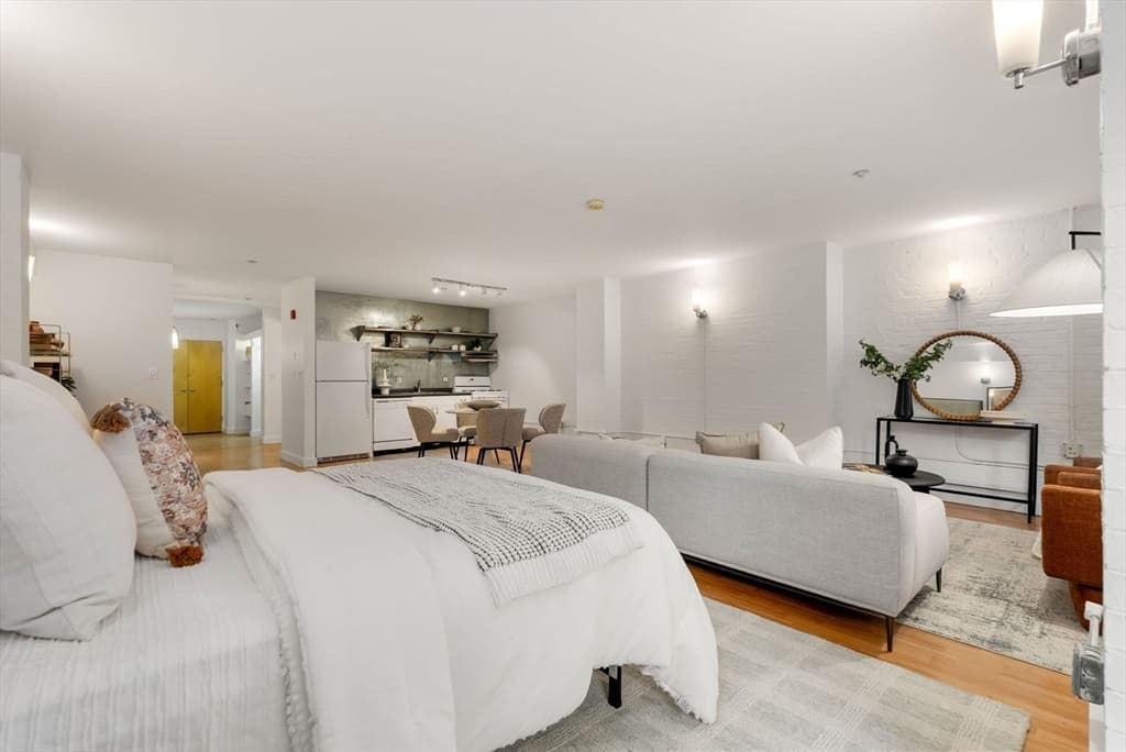 Condominium at 42 Chauncy Street # 4C, Boston MA 02111, Boston, photo 4 of 34
