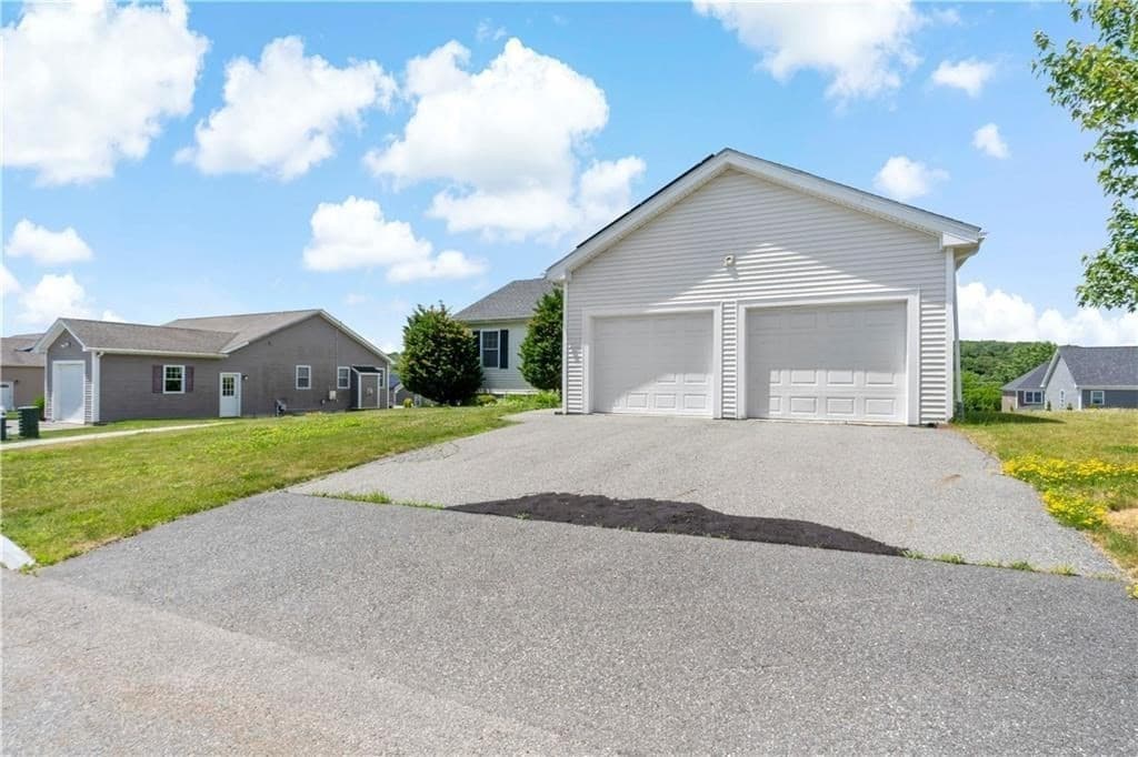 139 Danielle Dr, Woonsocket RI 02895 photo 18