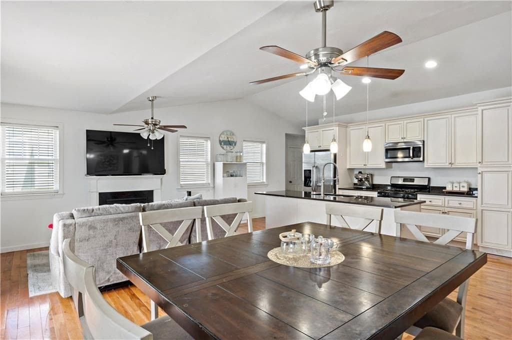 139 Danielle Dr, Woonsocket RI 02895 photo 8