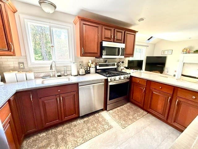 241 Glen Charlie Rd, Wareham MA 02538 photo 4