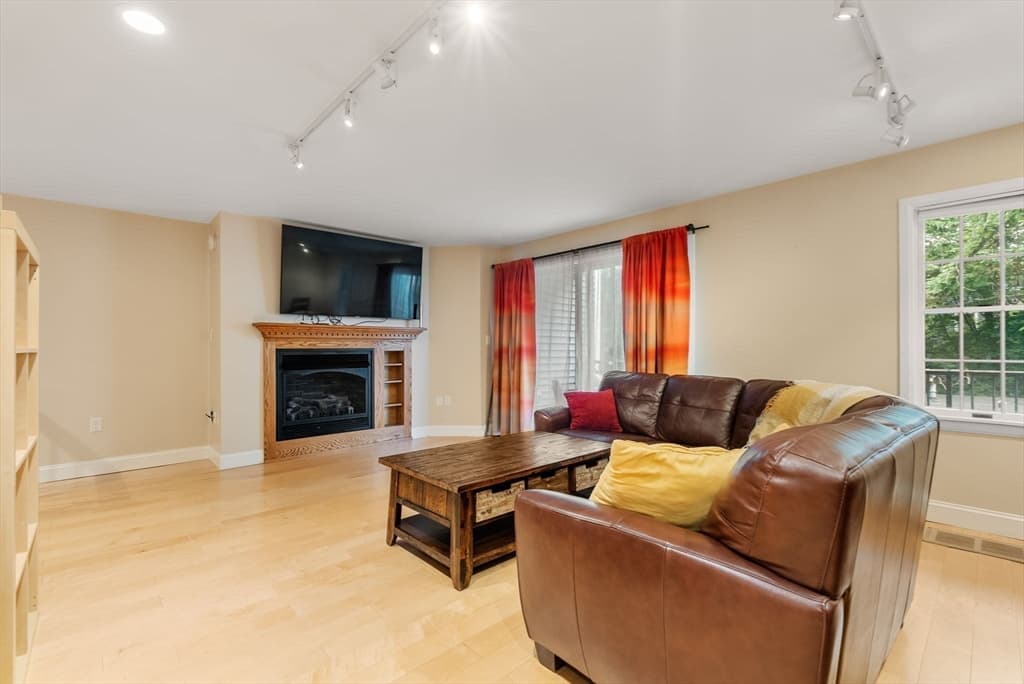 24 N Stone Mill Dr # 1112, Dedham MA 02026 photo 5