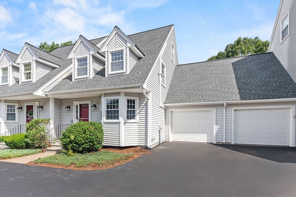 24 Cinnamon Cir # 24, Walpole MA 02081