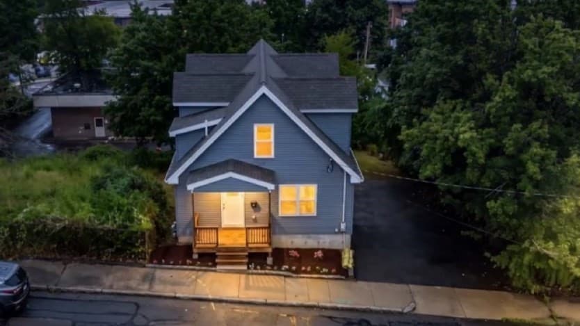 22 Plymouth St, Fitchburg MA 01420