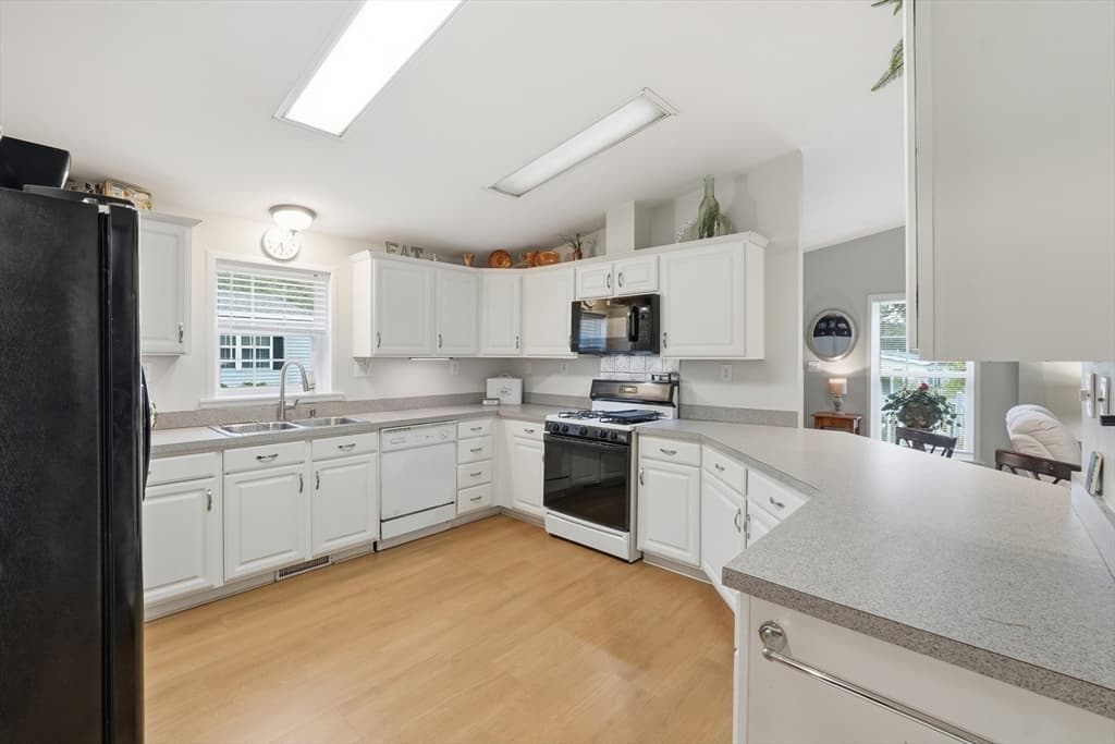 Mobile Home at 41 Deer Run, Brookfield MA 01506, Brookfield, photo 7 of 21