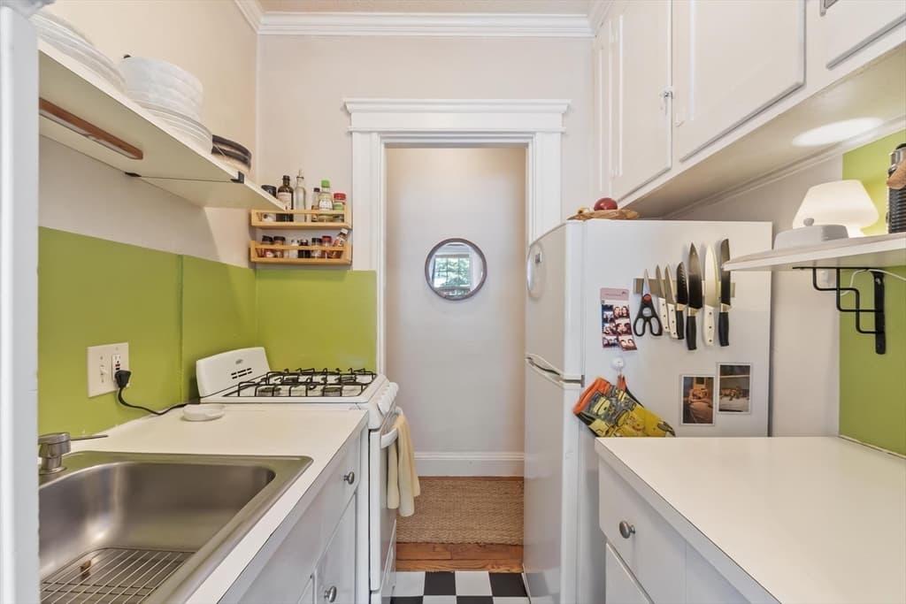 Condominium at 120 Riverway # 4, Boston MA 02215, Boston, photo 6 of 26